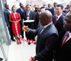 Le président Kabila vient de couper le ruban symbolique inaugurant le centre rég